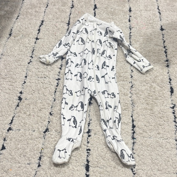 O2 Baby Penguin Pajamas - Picture 1 of 5